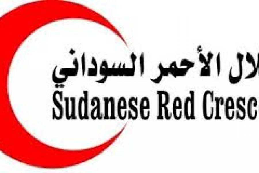 محتجين يغلقون بوابة مباني الامانة العامة لجمعية الهلال الاحمر السوداني