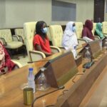 في اليوم العالمي للبنت طفلات يضعن معانتهن في منضدة مجلس الوزراء